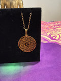 Goldene OmKette