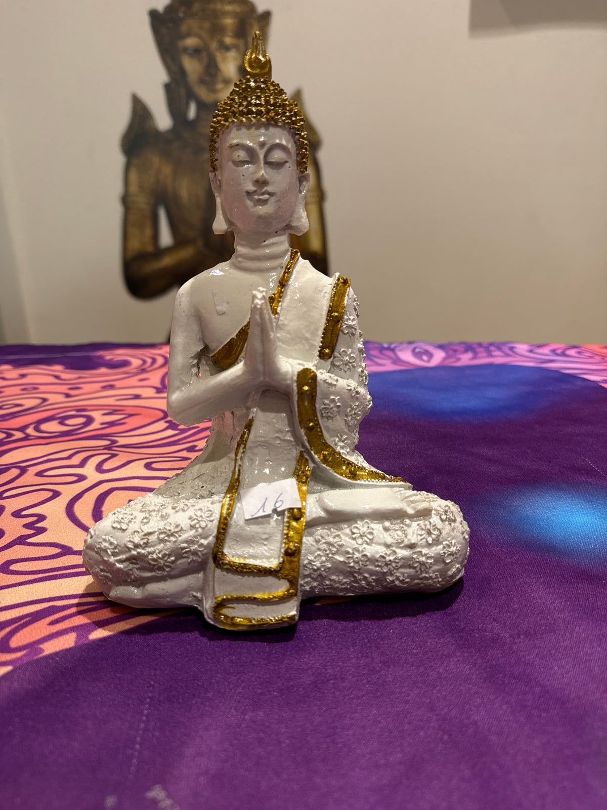 Weiß/Gold Buddhafigur